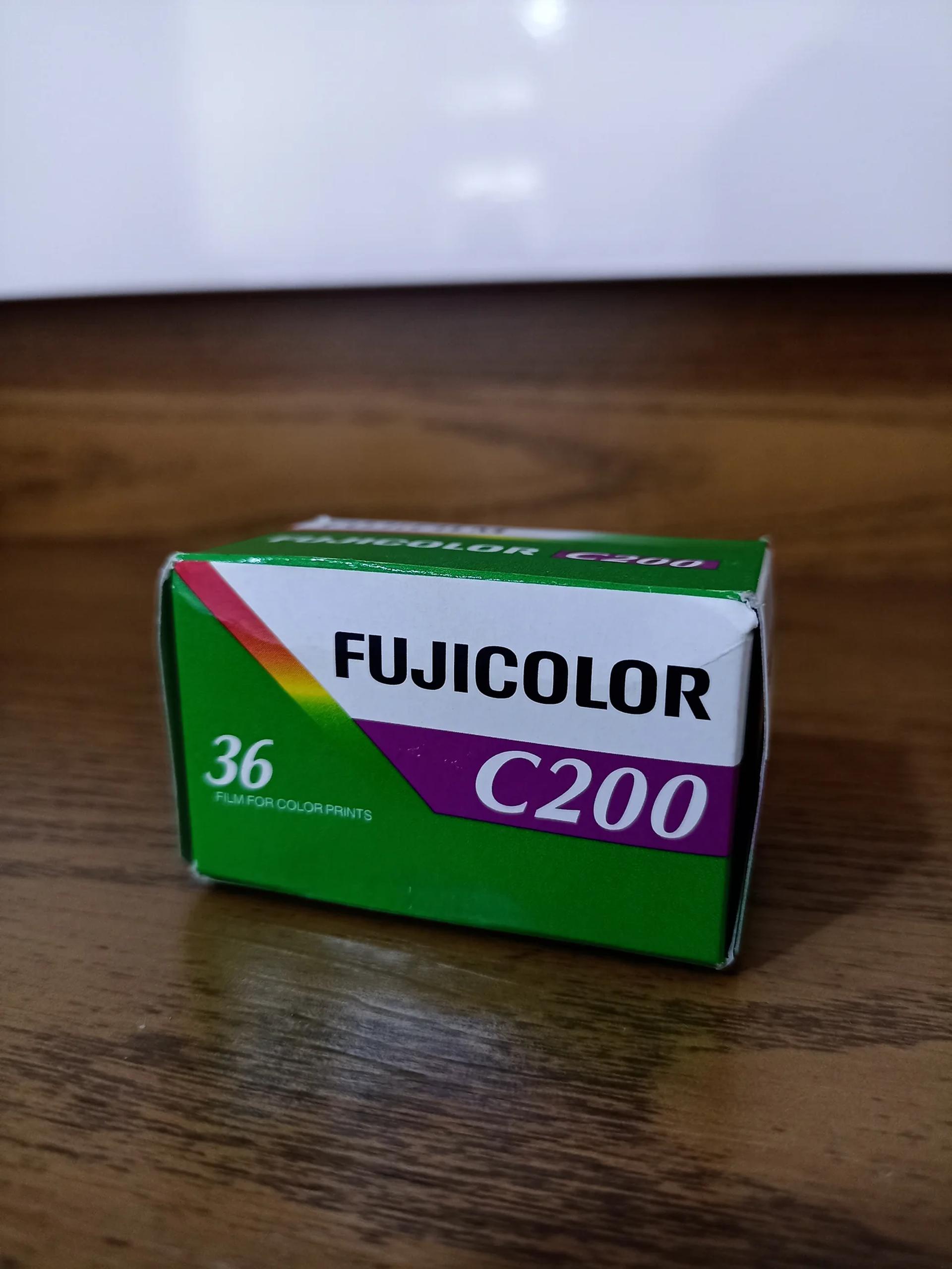 Fujifilm Fujicolor C200 — цветная фотоплёнка 135, 36 кадров, ISO 200, просроченная 05/2013