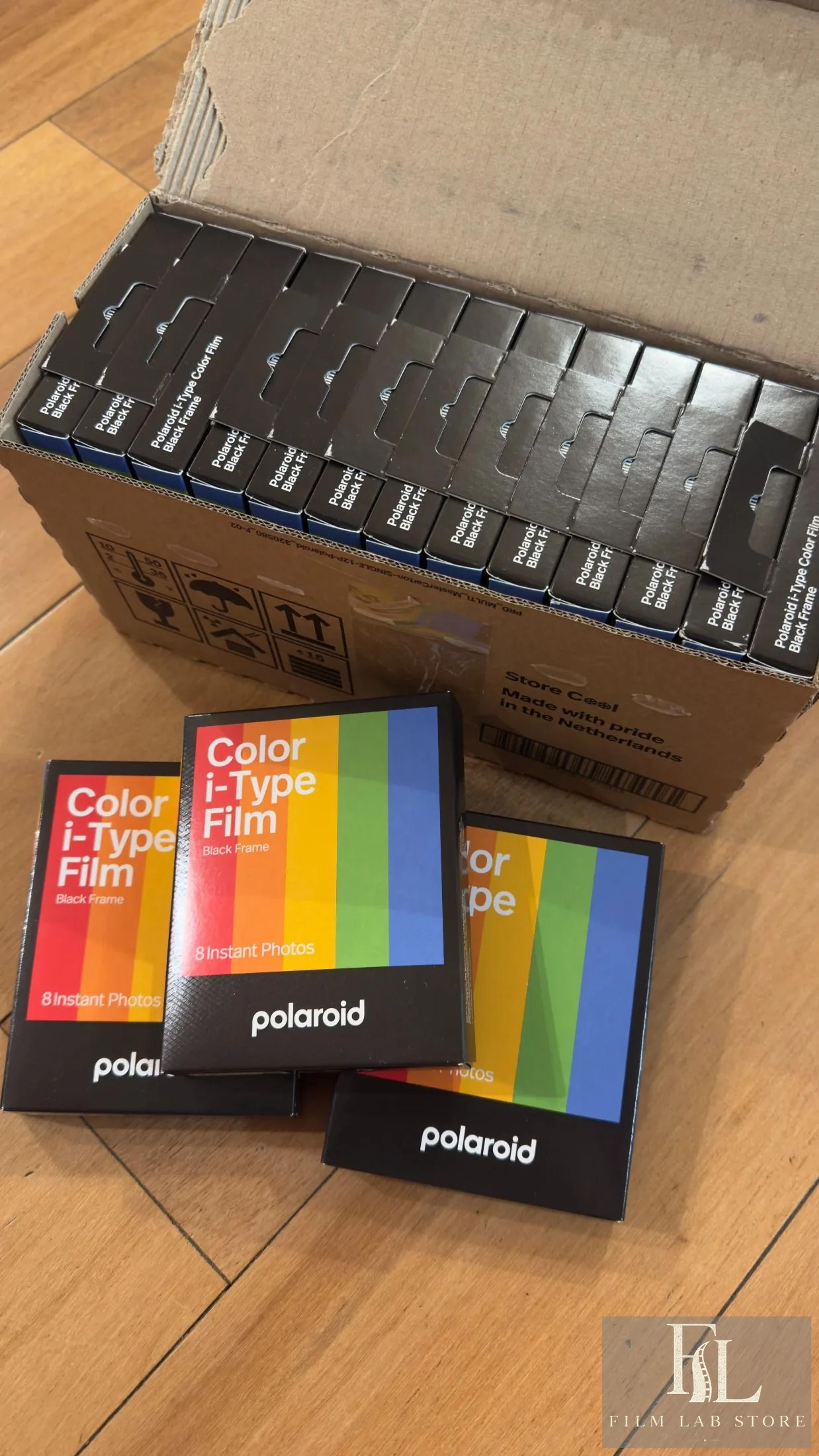 Polaroid Color i-Type Black Frame — цветная кассета на 8 фото для камер Polaroid i-Type