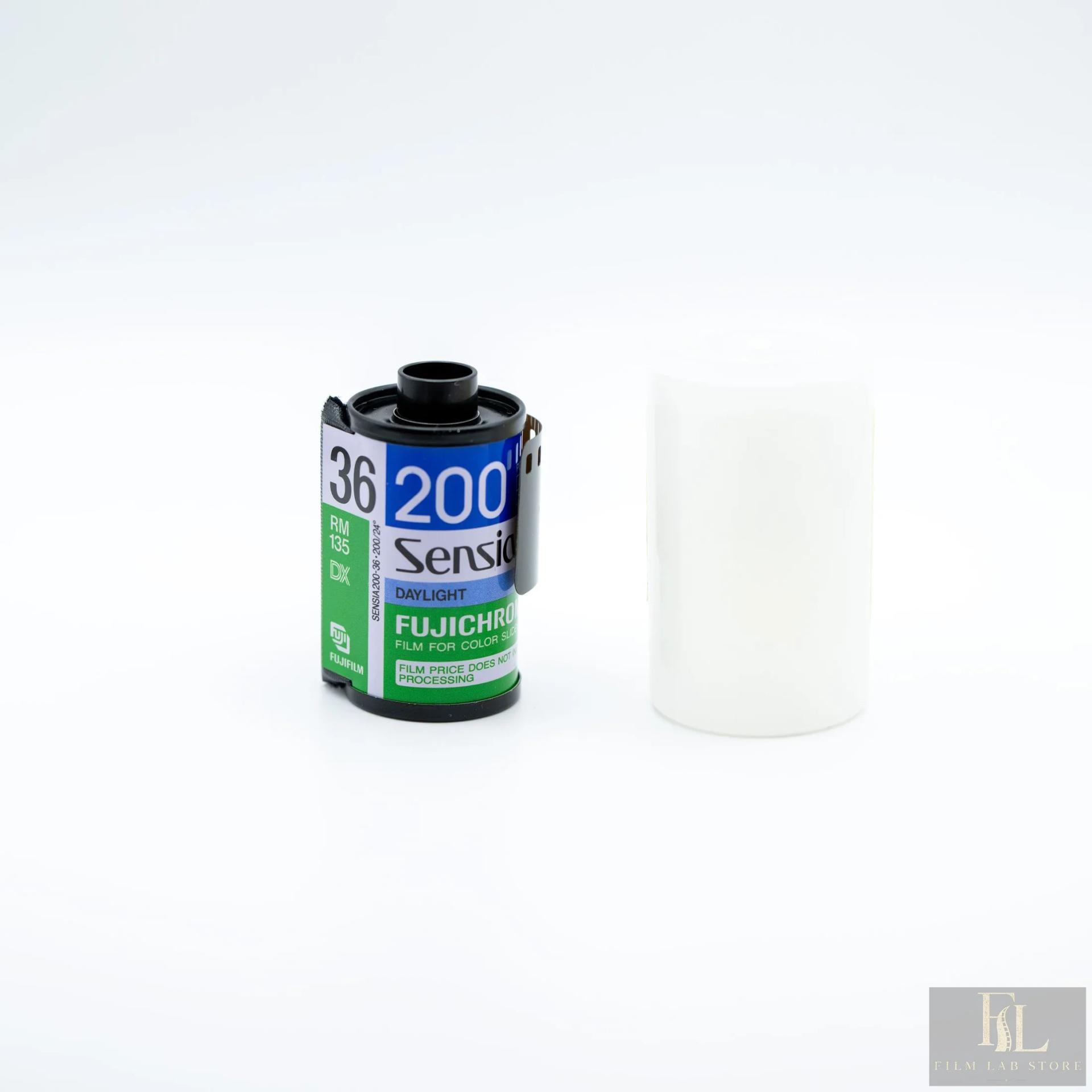 Fujifilm Sensia 200 — цветная слайдовая плёнка 135, 36 кадров, ISO 200, просроченная ~2000