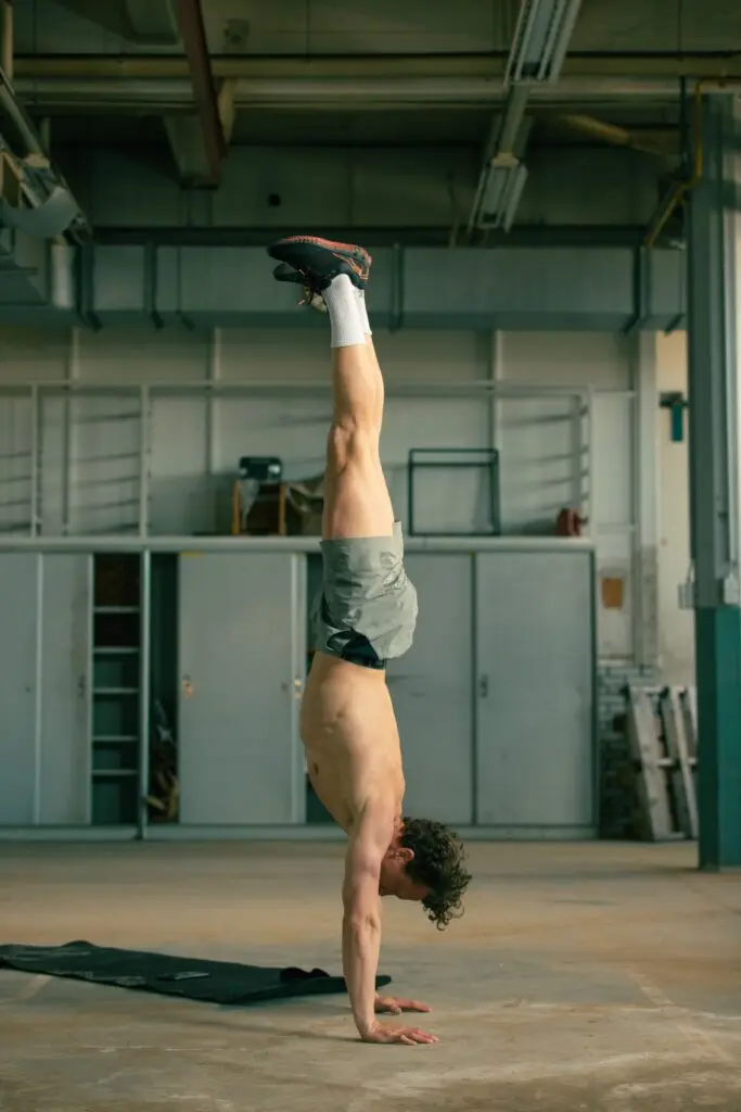 handstand oefeningen lichaamsgewicht