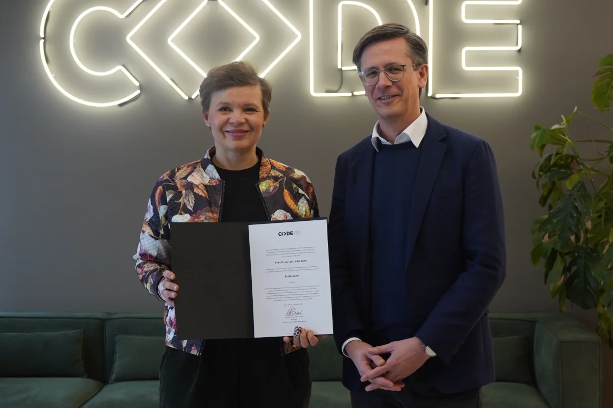 Julia Koehn and Peter Ruppel in front of CODE logo