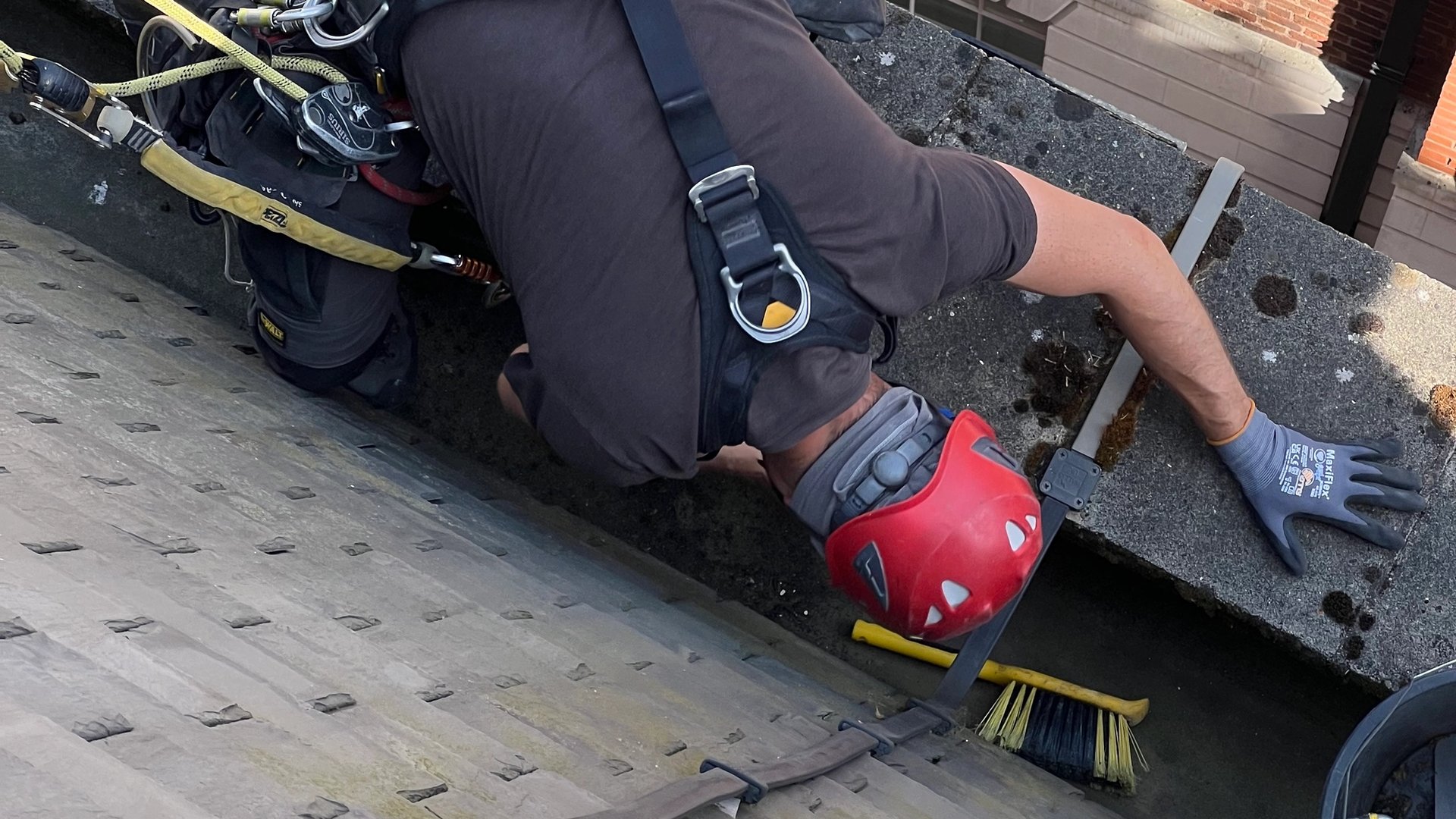 Gutter Cleaning & Repairs