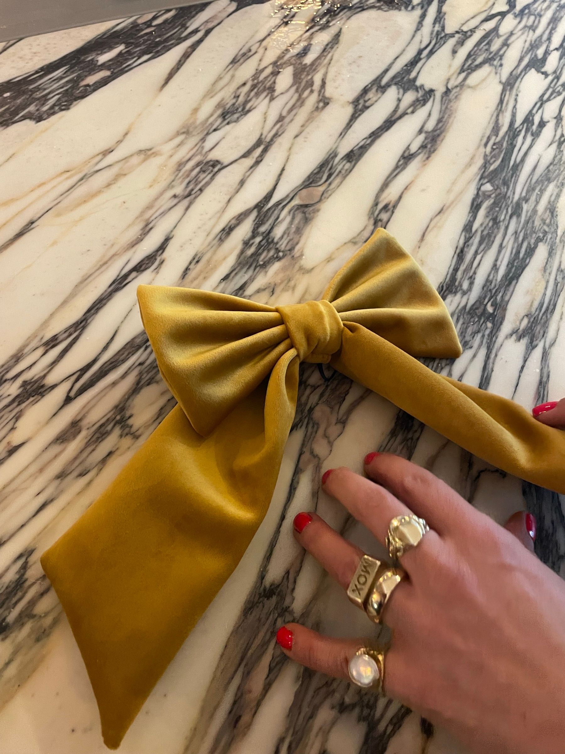 Gold velvet gift bows for the VOGUE × Audemars Piguet evening