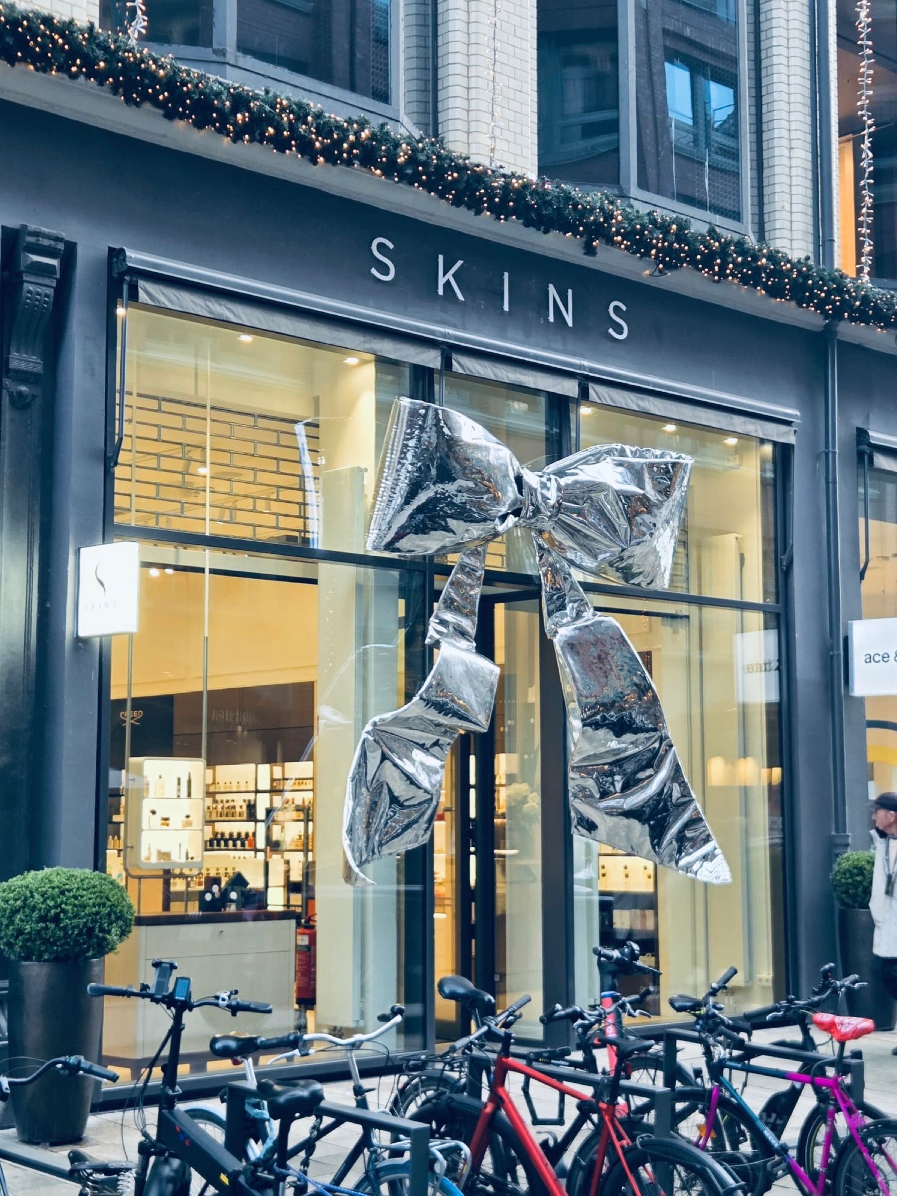 Silver bow on the Skins storefront