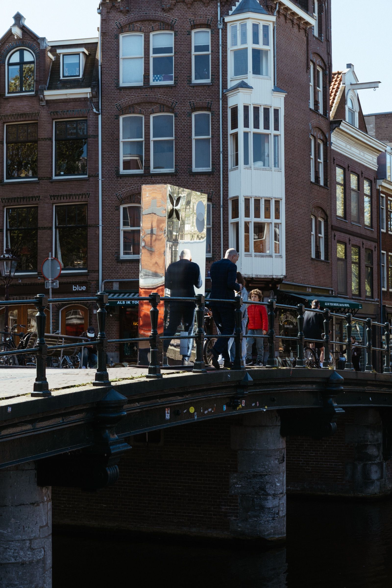 Mirror pillar with the Qonto mark, Amsterdam