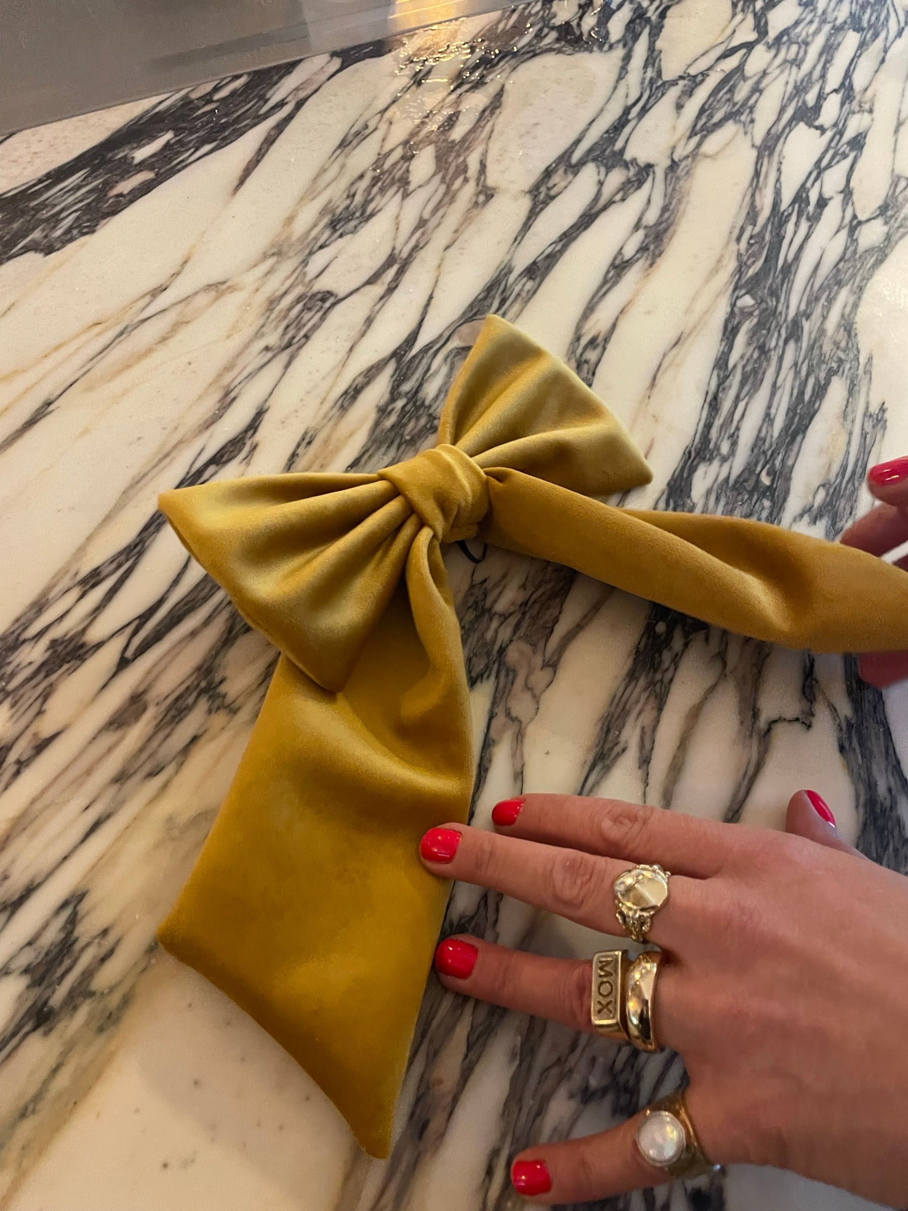 Gold velvet gift bows for the VOGUE × Audemars Piguet evening
