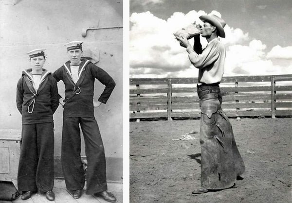 Schwarz-Weiß-Bild, das links zwei Matrosen und rechts einen Cowboy zeigt, der aus einer Feldflasche trinkt.