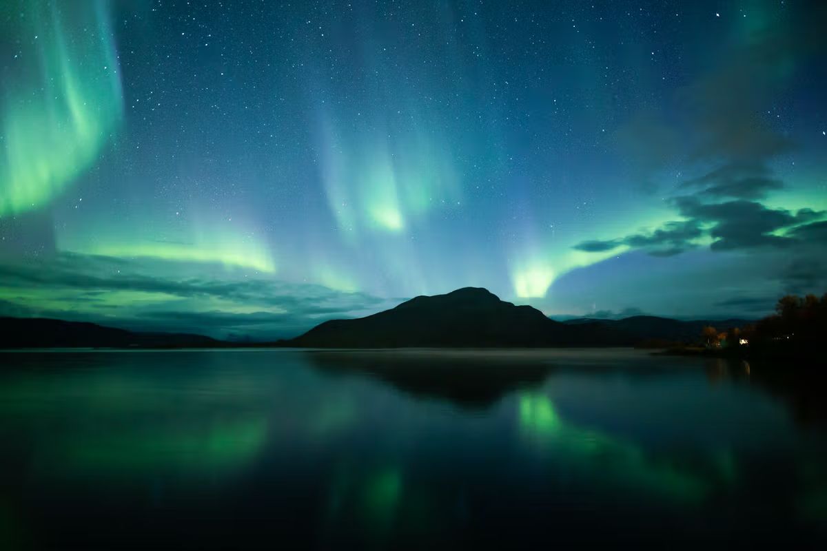 What Causes the Northern Lights (Aurora Borealis)?