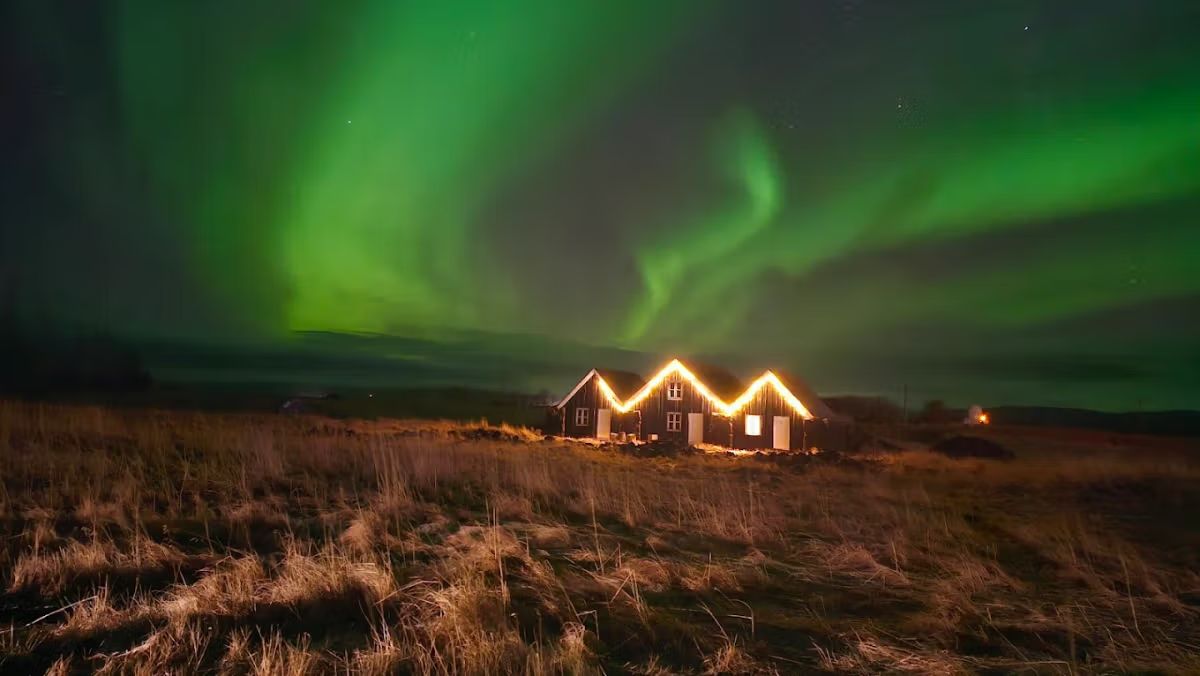 What Causes the Northern Lights (Aurora Borealis)?