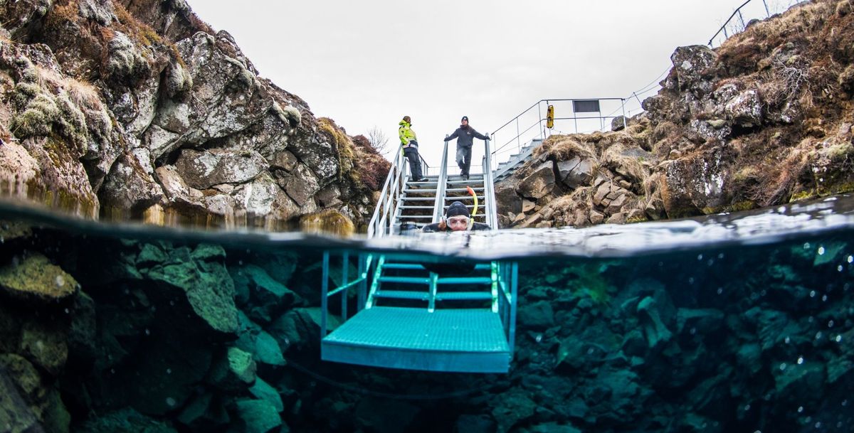 The entry platform and steps into Silfra
