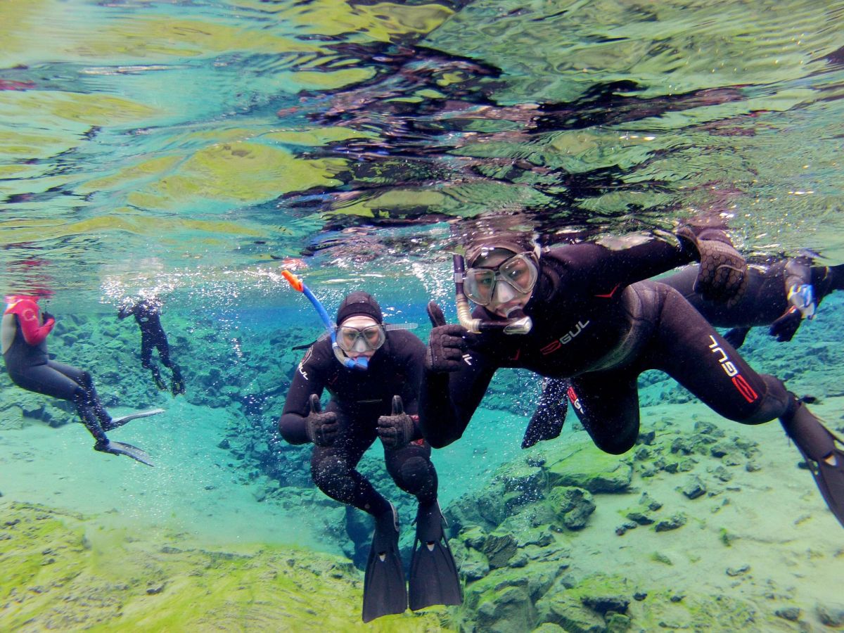Snorkellers giving a thumbs up in the Silfra fissure