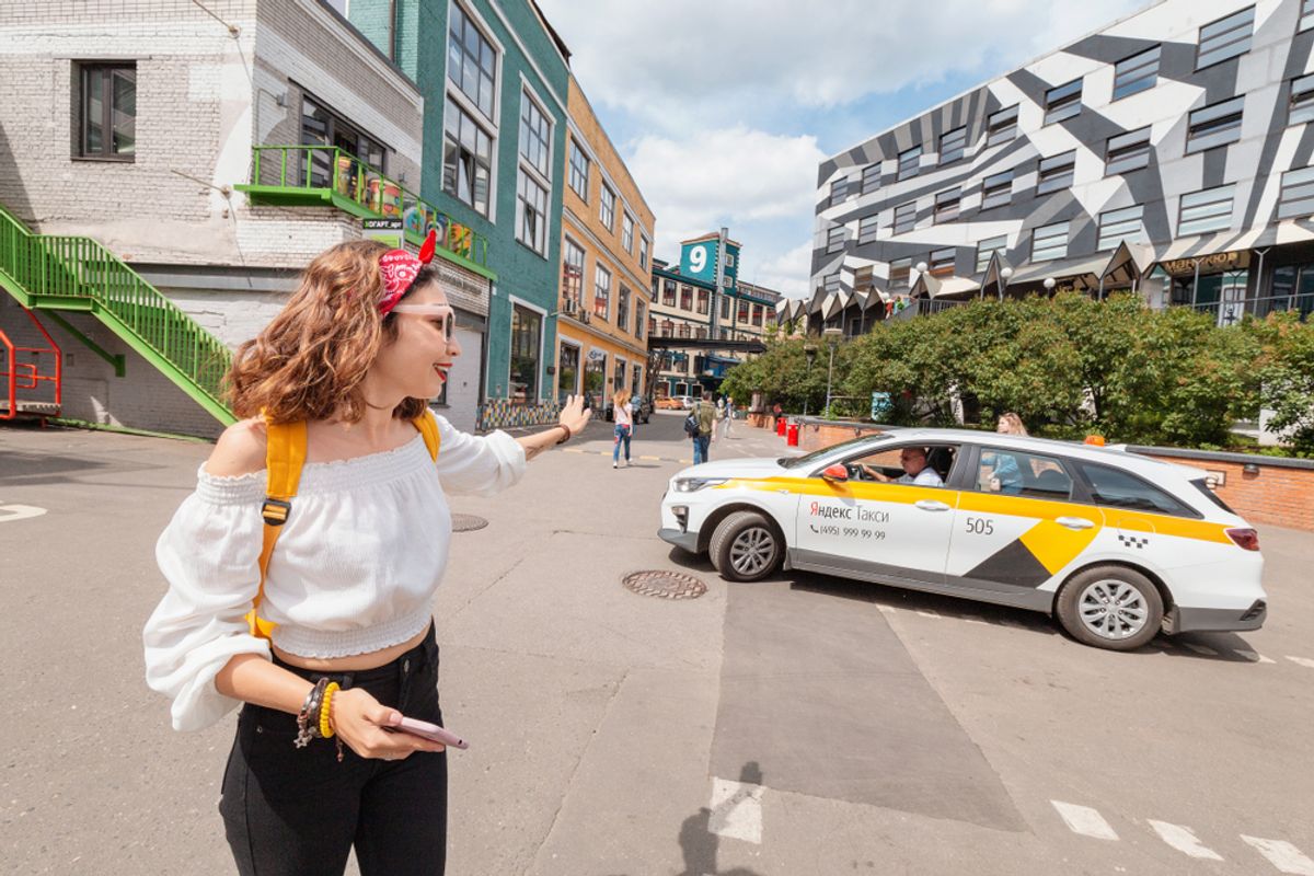 Russia: Woman catching yandex taxi with a gesture