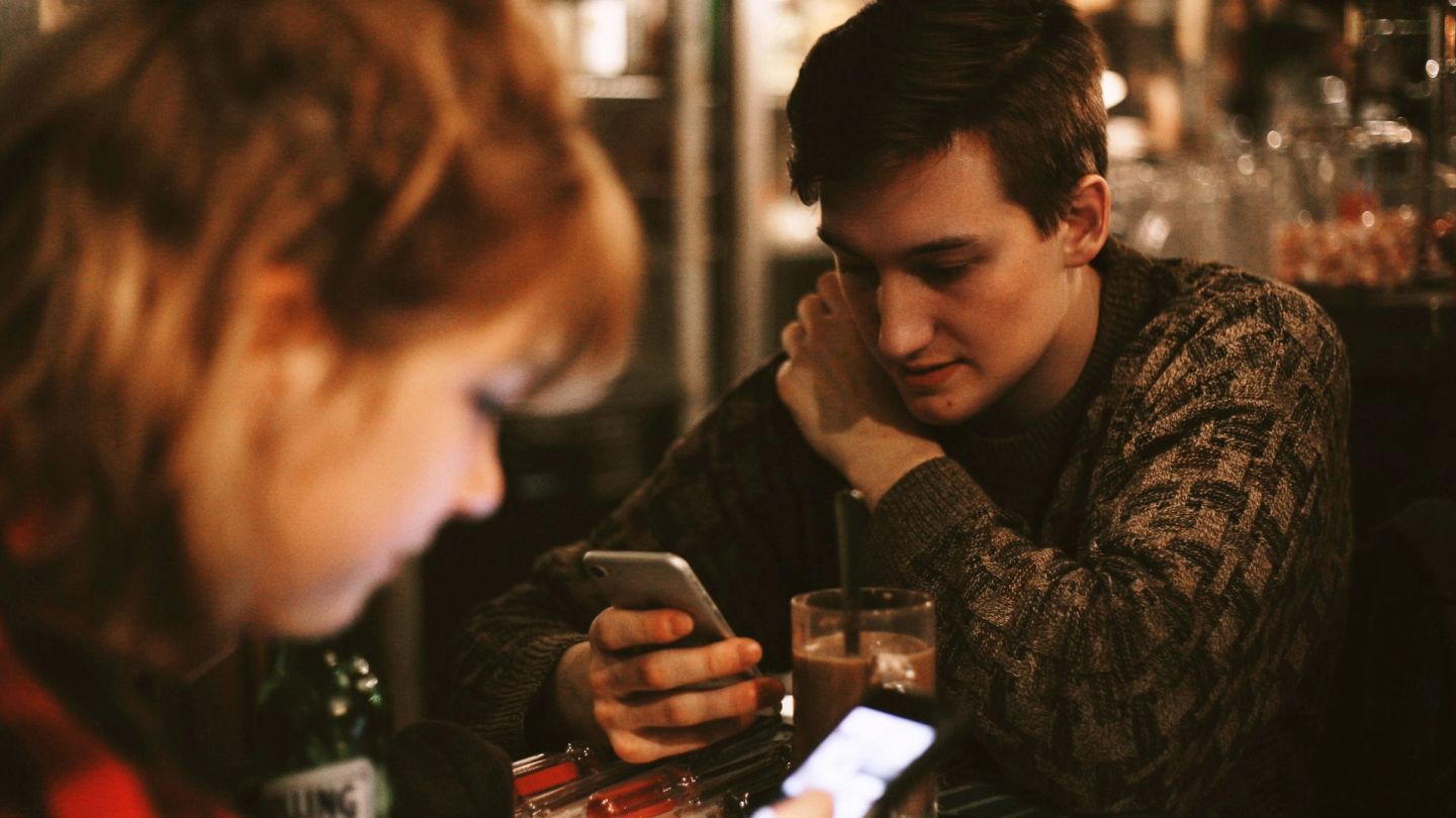 Dating apps are ‘lowering men’s standards’, new study says