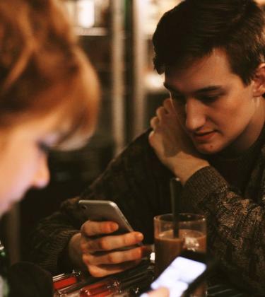 Dating apps are ‘lowering men’s standards’, new study says
