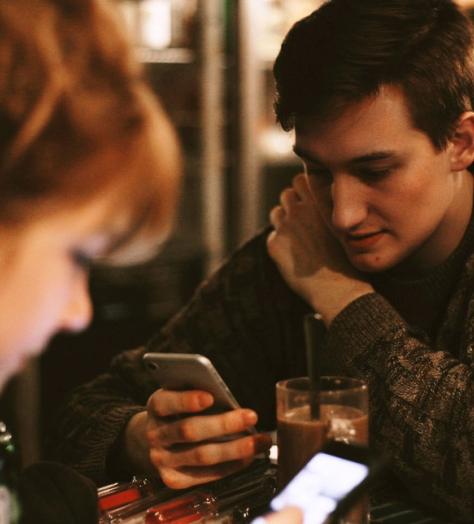 Dating apps are ‘lowering men’s standards’, new study says
