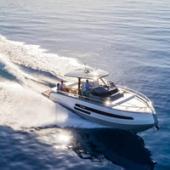 370 GT Invictus Yacht