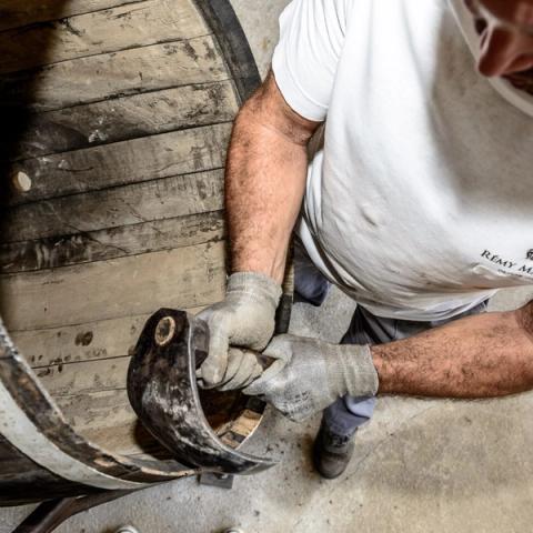 louis xiii cognac barrel making tiercon baptiste loiseau