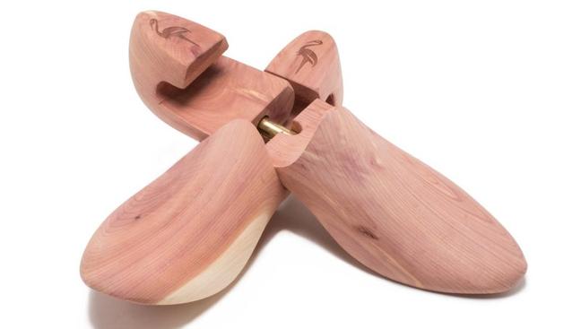 shoe_trees_cedar_wood_detail