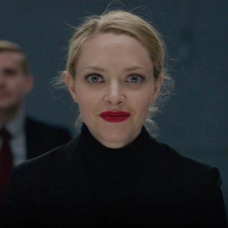 Amanda Seyfried as Elizabeth Holmes in the The Dropout (2022)