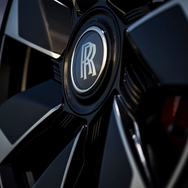 Wheel caps of the Rolls-Royce La Rose Noire