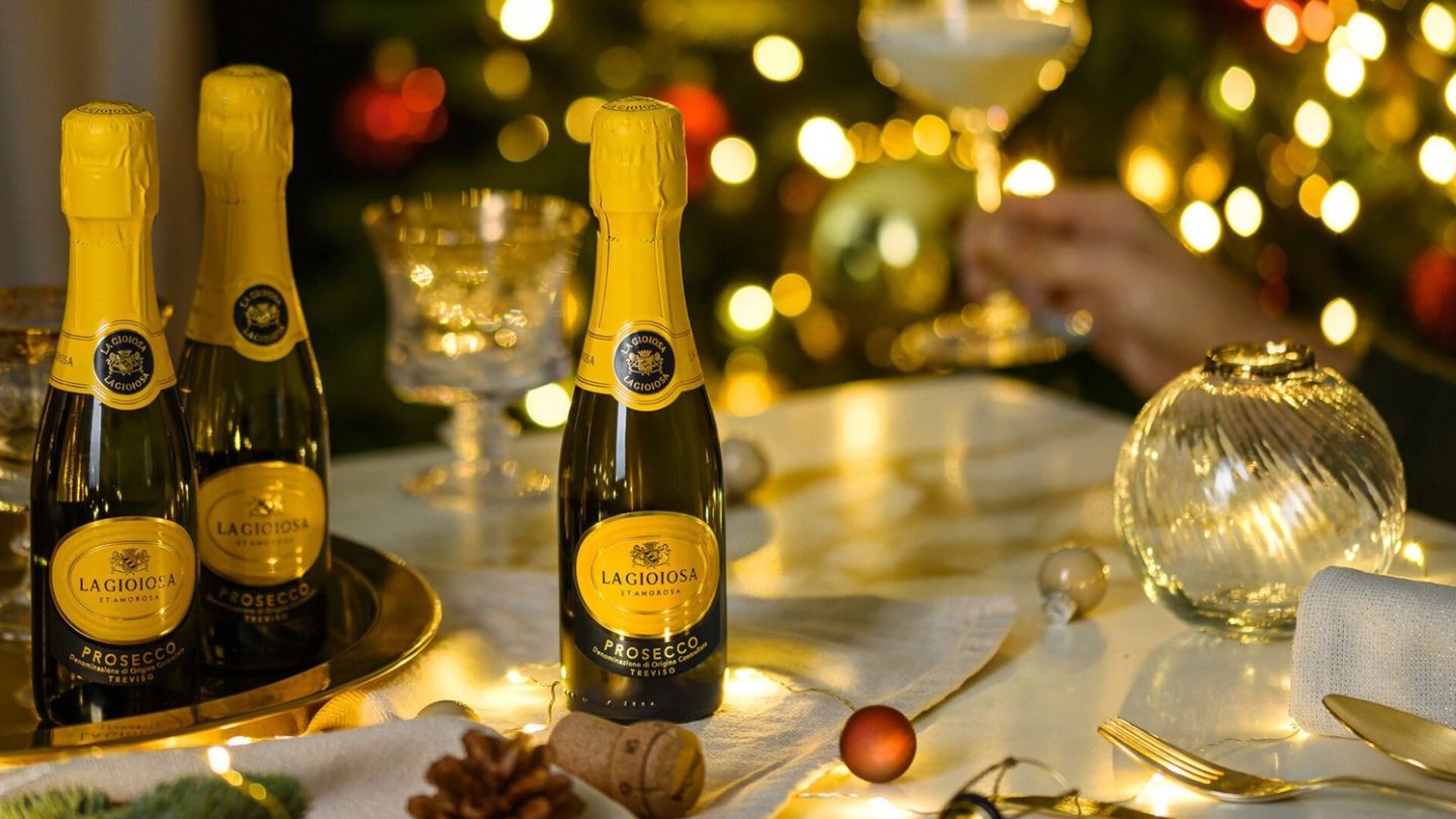 How to host the perfect festive party this Christmas