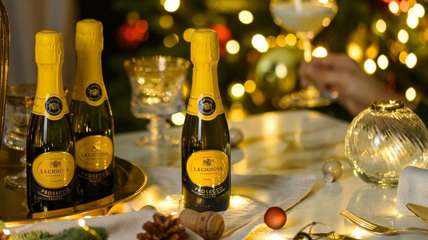 How to host the perfect festive party this Christmas