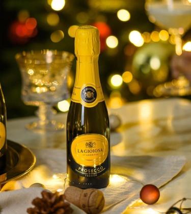 How to host the perfect festive party this Christmas