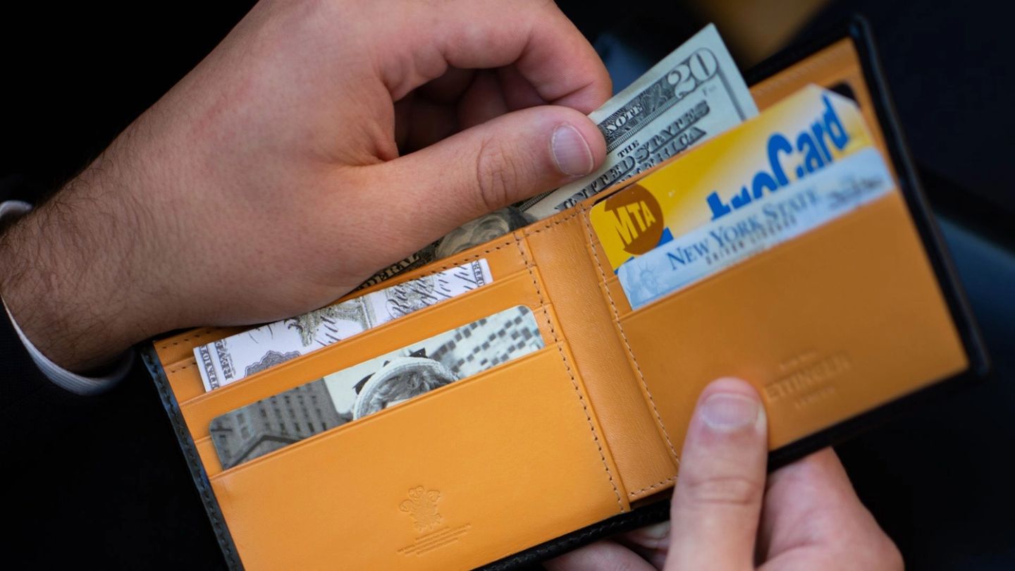12 Days of Christmas: Win an Ettinger wallet