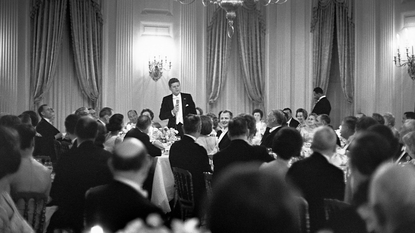 How to be the perfect dinner party guest