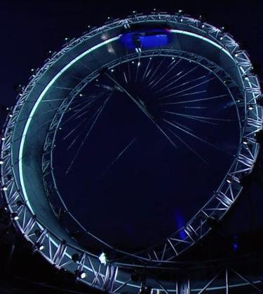 WATCH: Jaguar’s New SUV Drive A 360˚ Loop Around A Ferris Wheel