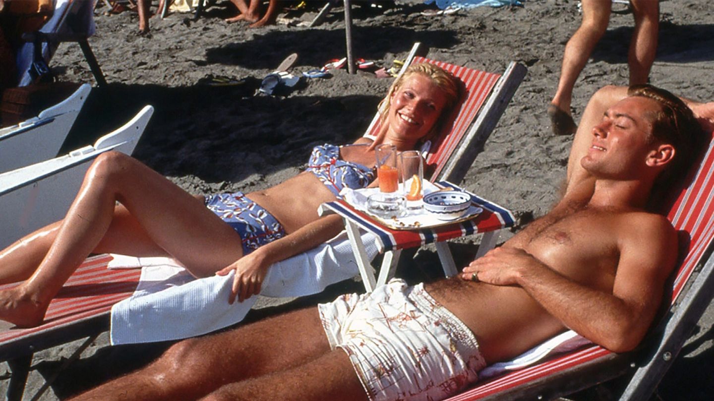 10 summer-approved essentials to pack in your beach bag