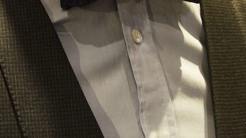 VIDEO: How to tie a bow tie