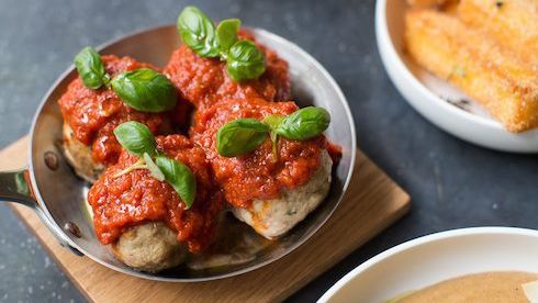 Balls & Co: elegant simplicity