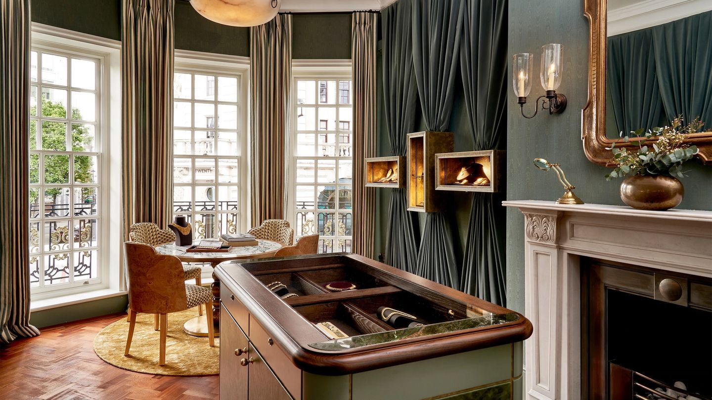 This historic London jewellers harmonises easygoing service with extremely rare diamonds