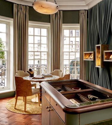 This historic London jewellers harmonises easygoing service with extremely rare diamonds