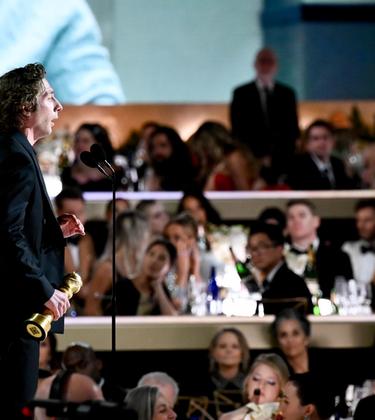 Jeremy Allen White accepting Golden Globe for Best Actor in a Musical or Comedy TV Series
