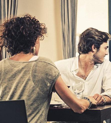 How to get out of an awkward first date (while remaining a gentleman)