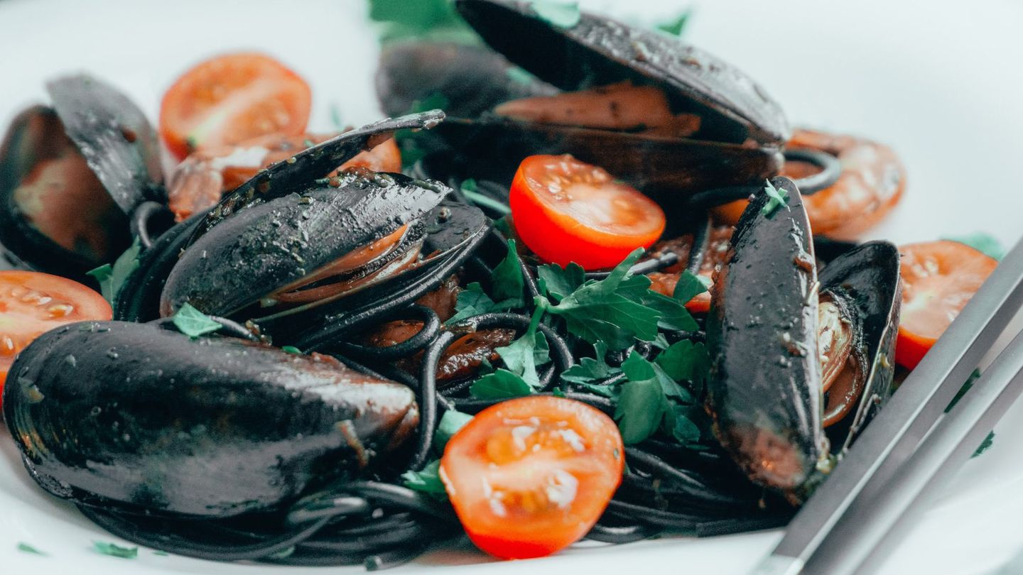 Here’s how to cook mussels at home, according to Kricket’s Will Bowlby