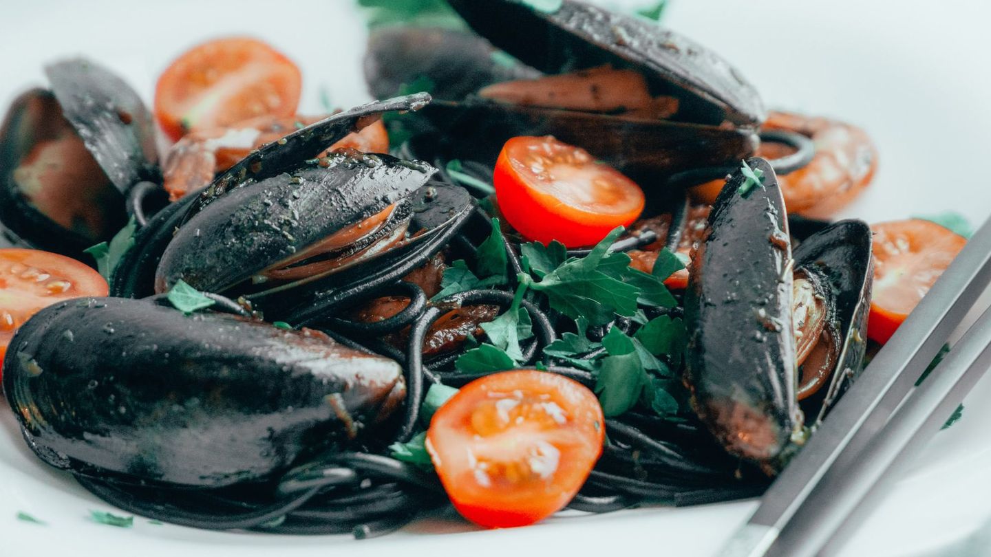 Here’s how to cook mussels at home, according to Kricket’s Will Bowlby