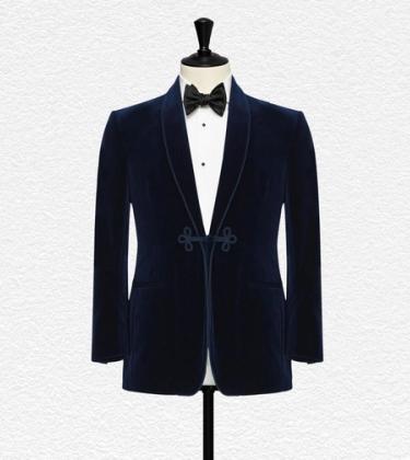 Editor’s Picks: Velvet Tuxedo, Swallow-Tail Snowboard and Champagne Magnum