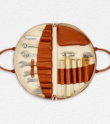 Editor’s Picks: Connolly Toolkit, Leather Cigar Case and Oculus Quest