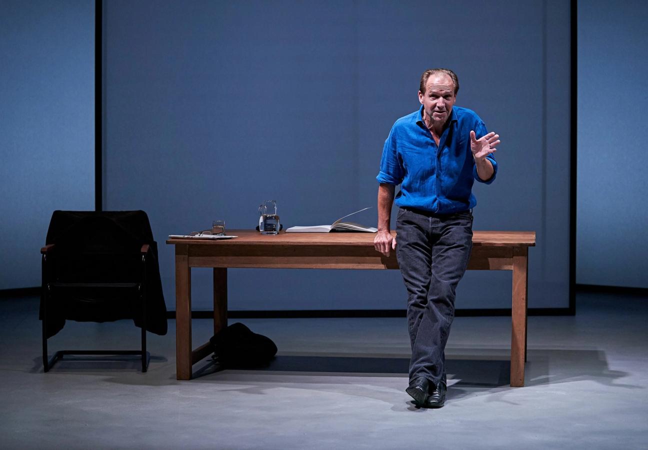 ralph fiennes beat the devil