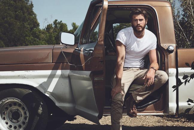 Liam-Hemsworth-Men-Fitness-December-2014-Pictures-1