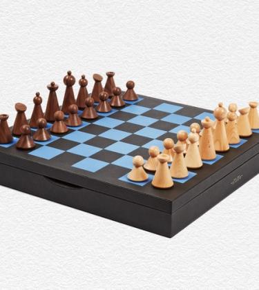 Editor’s Picks: Leather Chess Set, Steak Knives and Off-Road Lamborghini