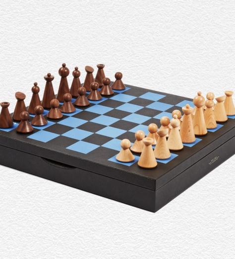 Editor’s Picks: Leather Chess Set, Steak Knives and Off-Road Lamborghini