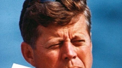 Wardrobe Heroes: The Ray-Ban Wayfarer