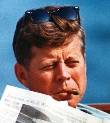 Wardrobe Heroes: The Ray-Ban Wayfarer