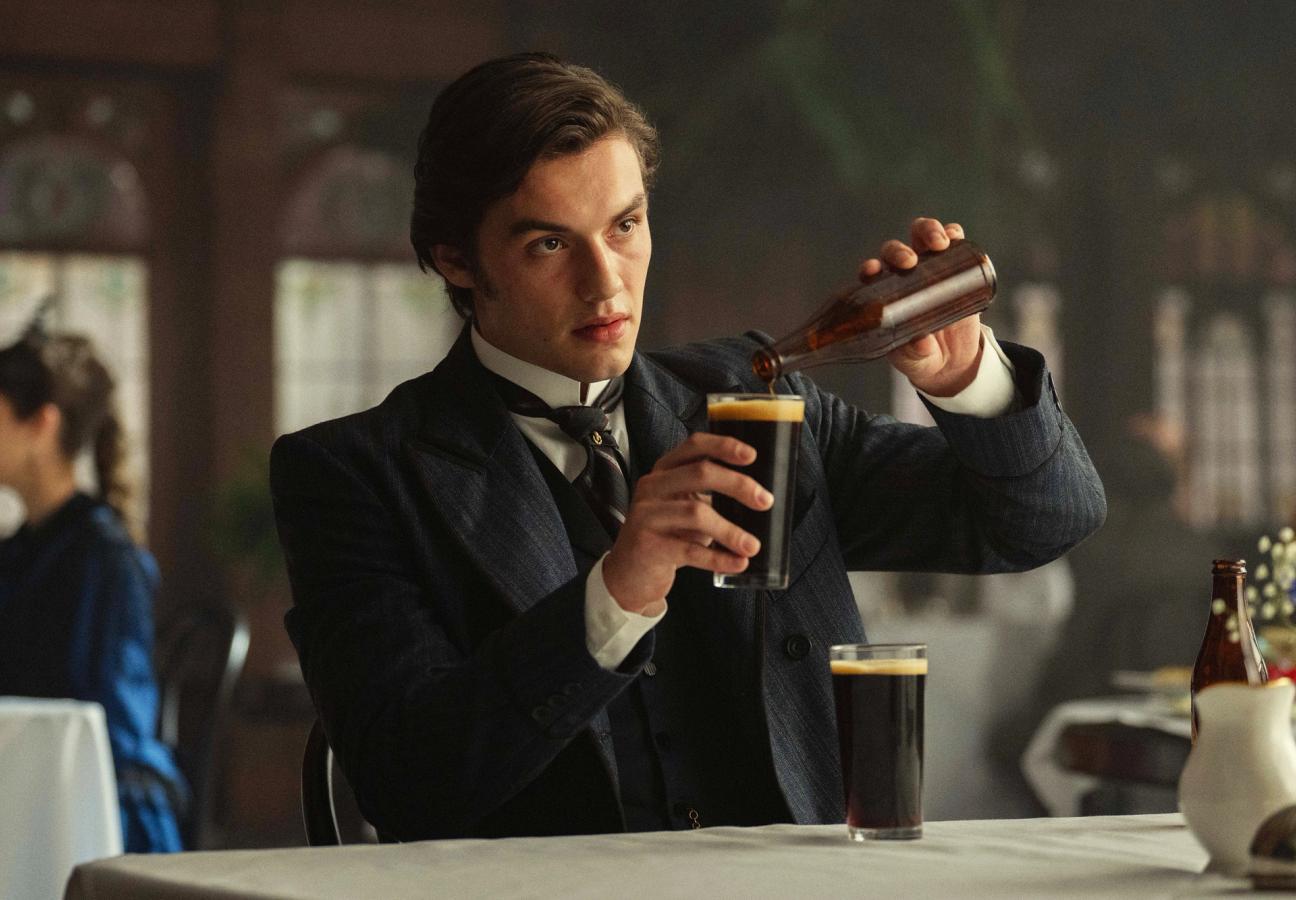 Louis Partridge in Netflix's House of Guinness
