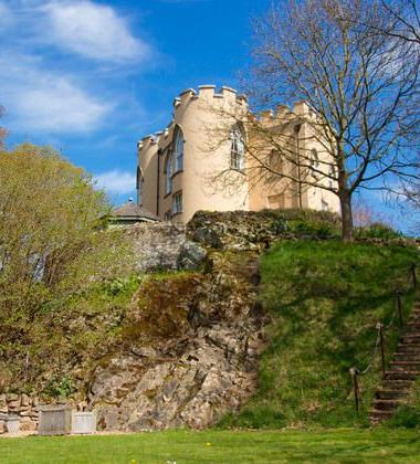 Affordable Castles: live like a King