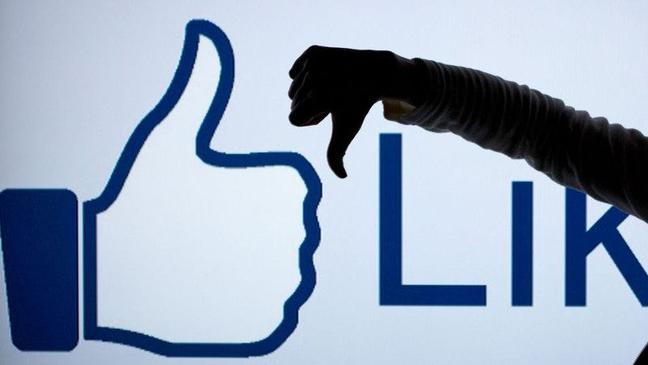 Facebook Dislike - JENS BUETTNER:DPA:CORBIS - Gentlemans Journal